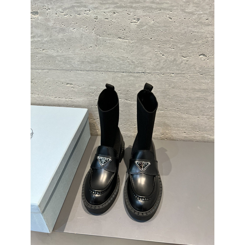 Pra*a triangel-logo boots black