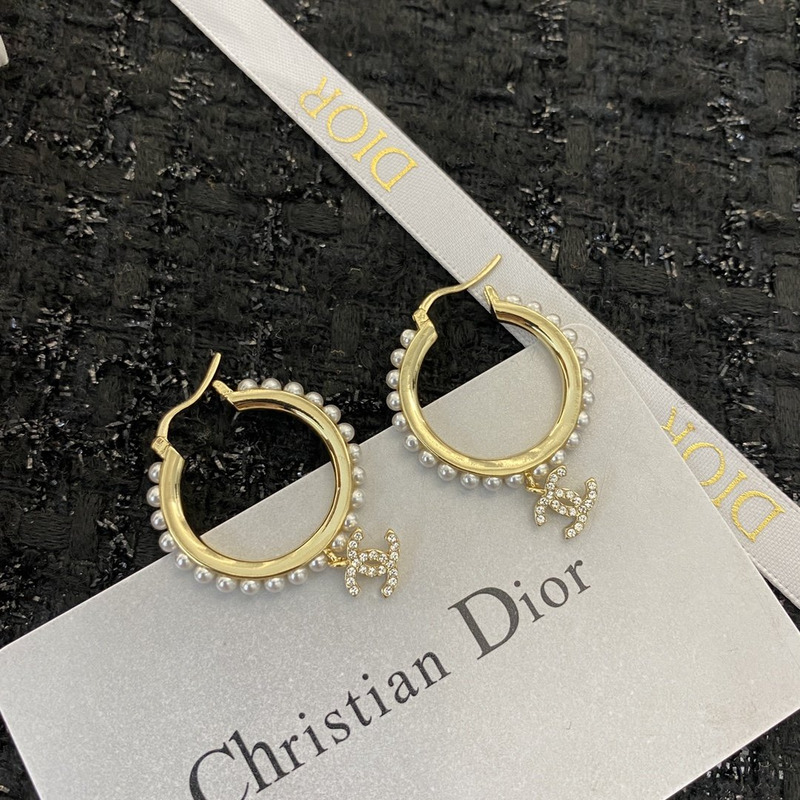 Ch*el pearl stud in rose gold