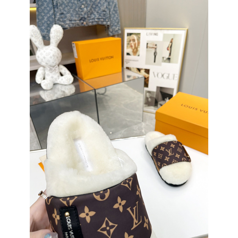 l**is V*t*n slipper pillow white