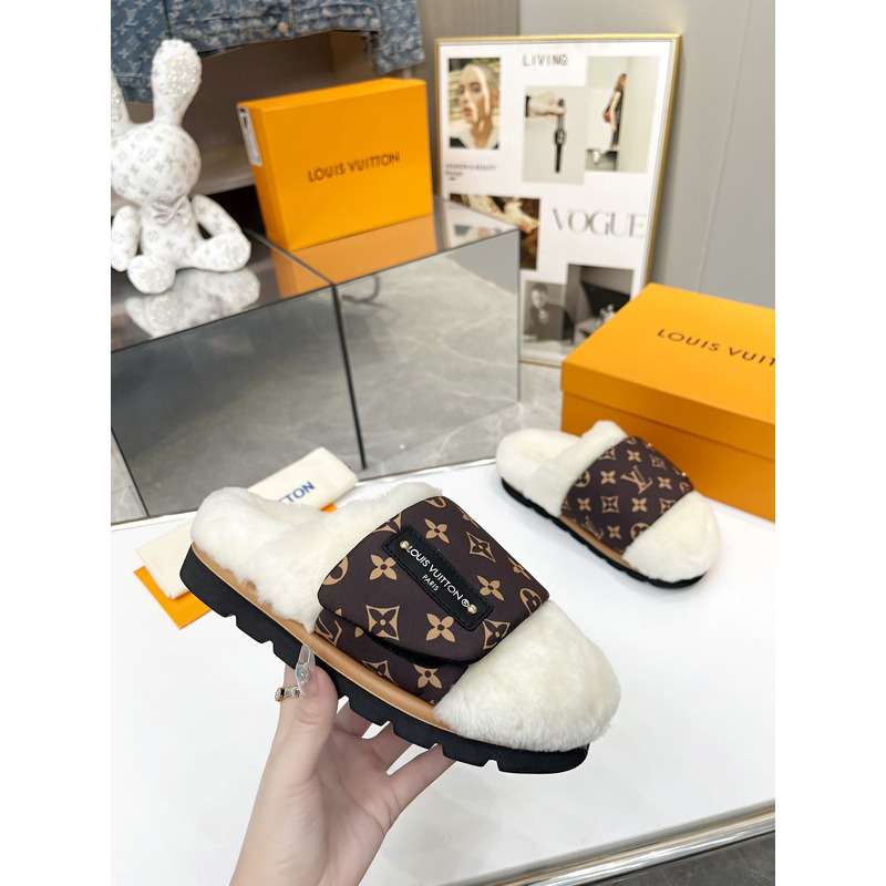 l**is V*t*n slipper pillow white