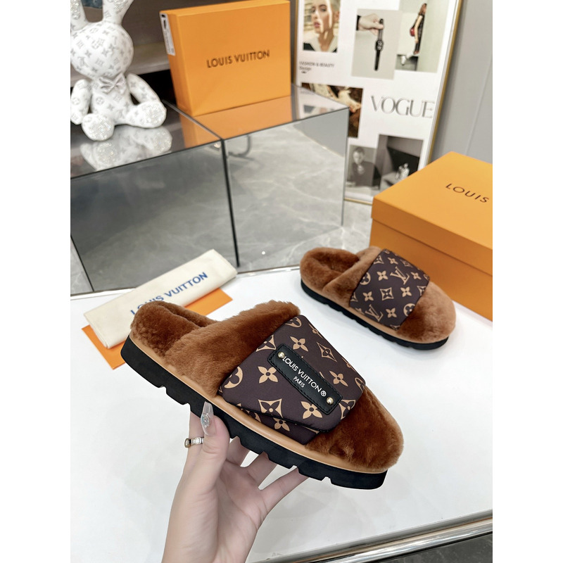 l**is V*t*n slipper pillow brown