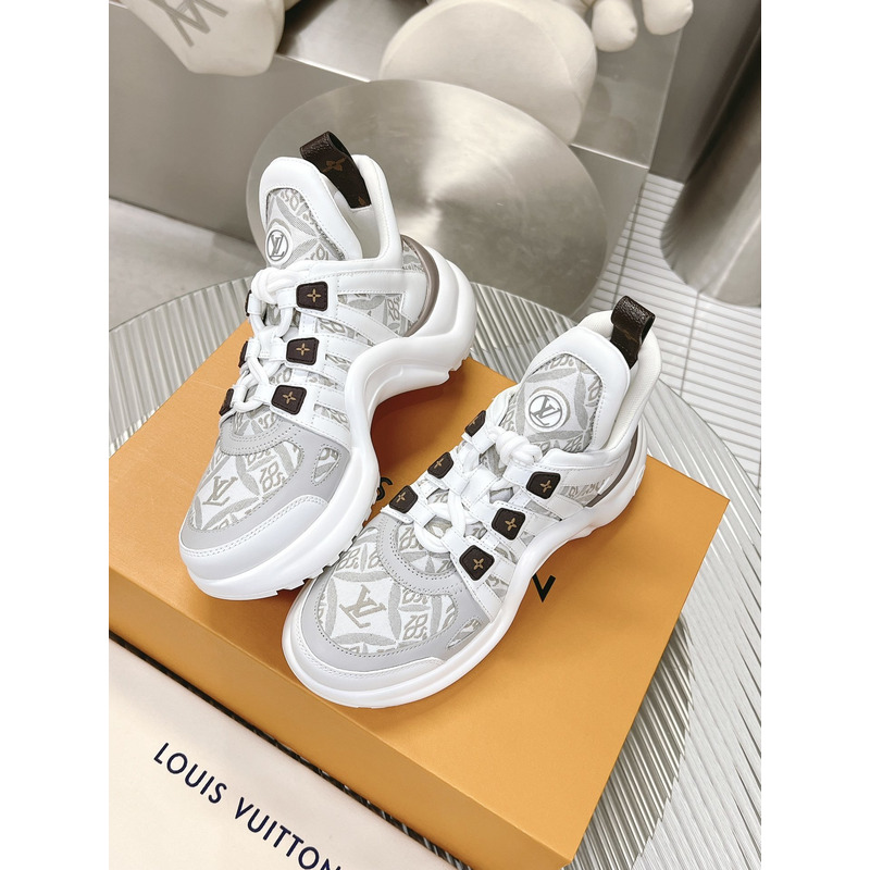 l**is V*t*n archlight sneakers beige