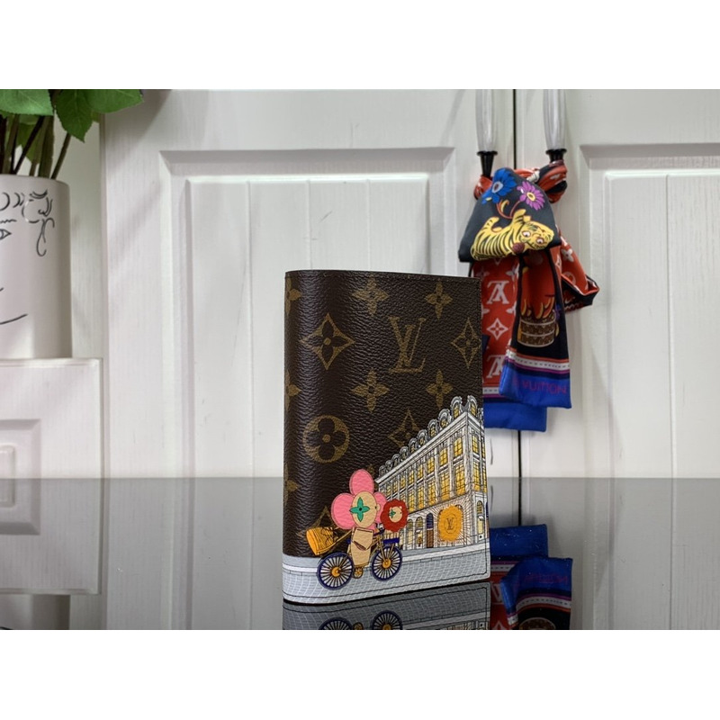 l**is V*t*n paassport cover