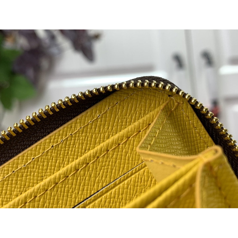 l**is V*t*n zipper coin purse