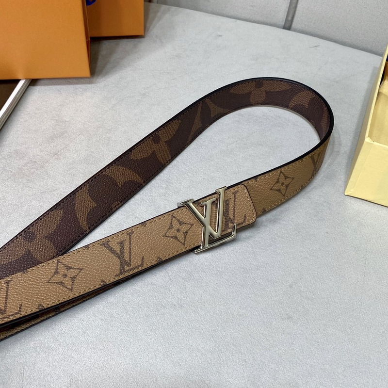 l**is V*t*n  double-sided belt
