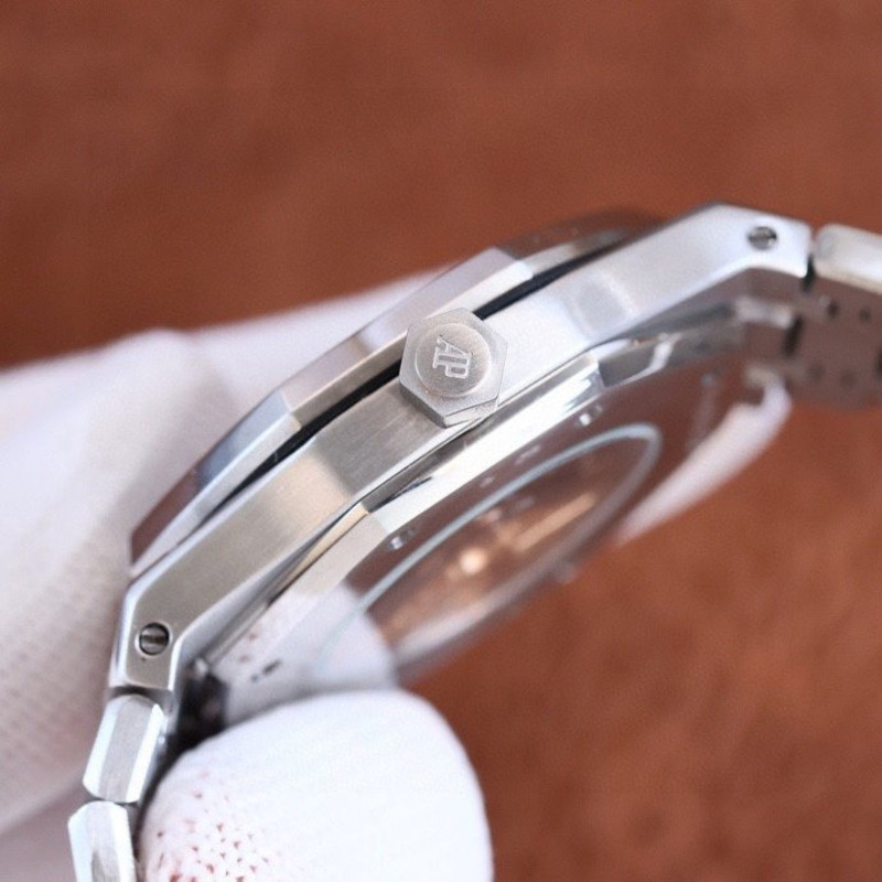 Audemars Piguet Royal Oak \"Jumbo Extra-Thin\" Platinum Green Dial Bracelet