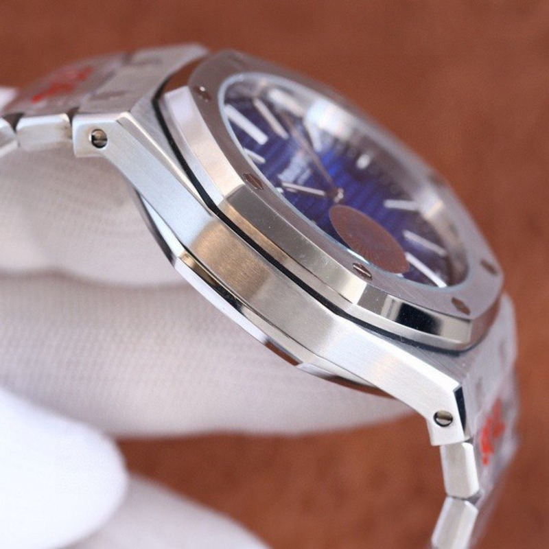 Audemars Piguet Royal Oak \"Jumbo Extra-Thin\" Platinum Green Dial Bracelet