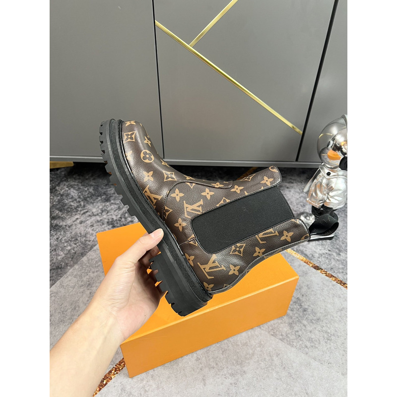 l**is V*t*n beaubourg ankle boots
