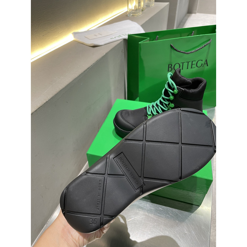 Bo*te*ga ve*ne*ta puddle bomber lace-up boots black