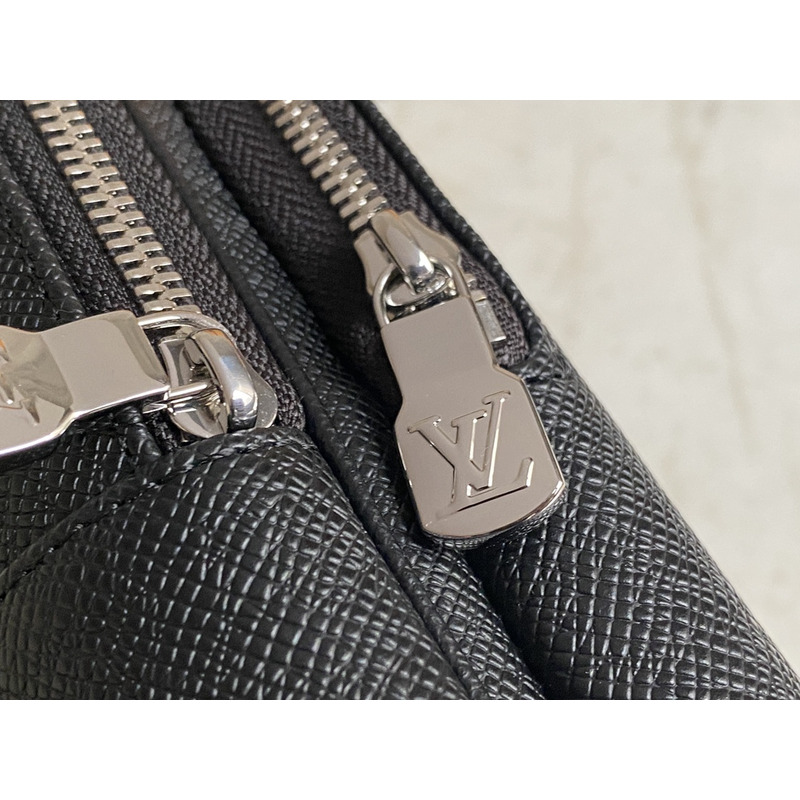 l**is V*t*n avenue crossbody bag black