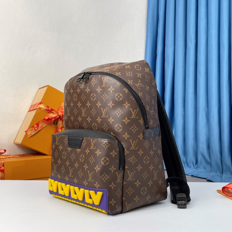 l**is V*t*n discovery backpack monogram