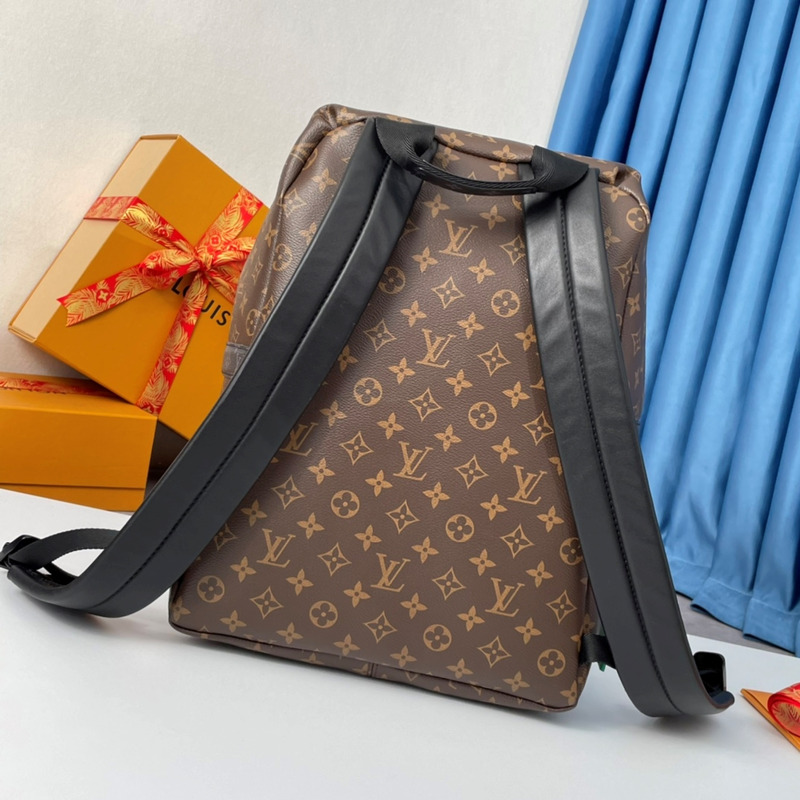 l**is V*t*n discovery backpack monogram