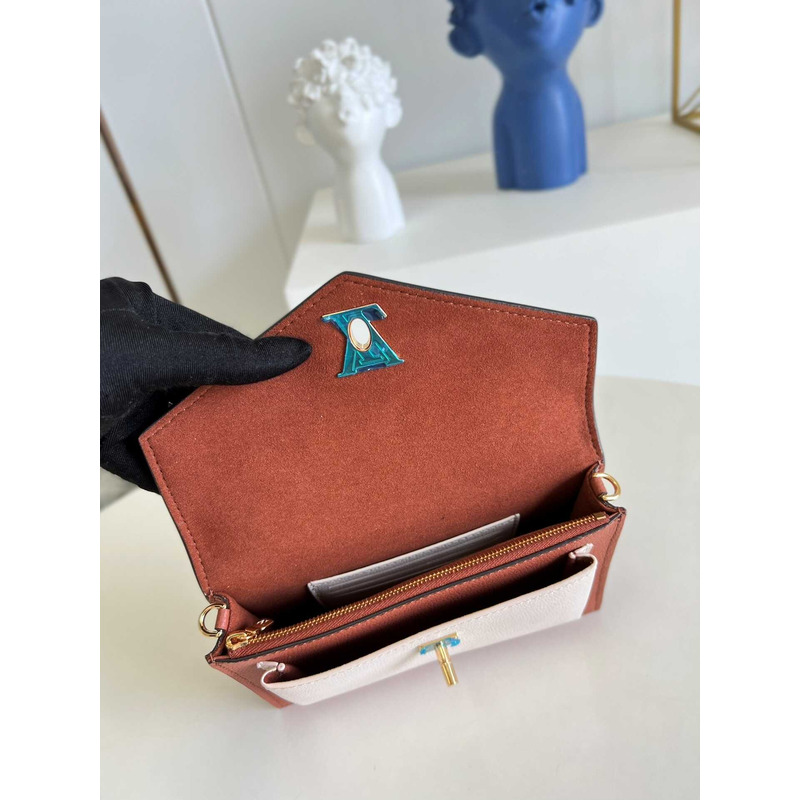 l**is V*t*n  mylockme chain bag red