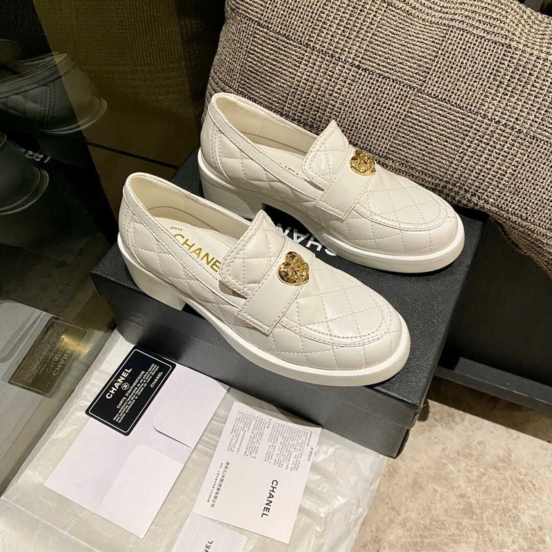 Ch*el heart casual style plain leather party style elegant style white