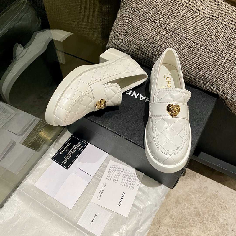 Ch*el heart casual style plain leather party style elegant style white