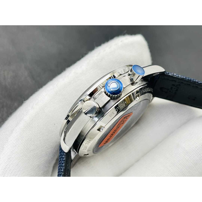 Omega Speedmaster Apollo Xiii Silver Snoopy Award Ref-31032425002001