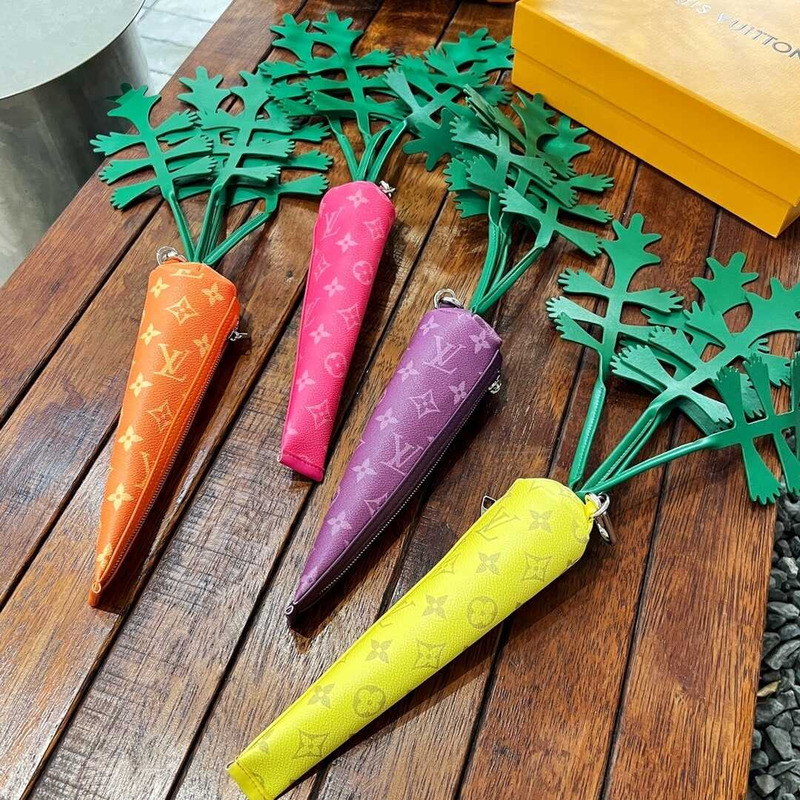 l**is V*t*n carrot bag yellow