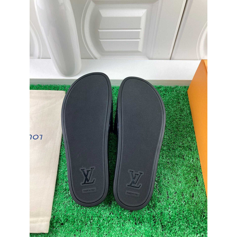 l**is V*t*n waterfront sandals