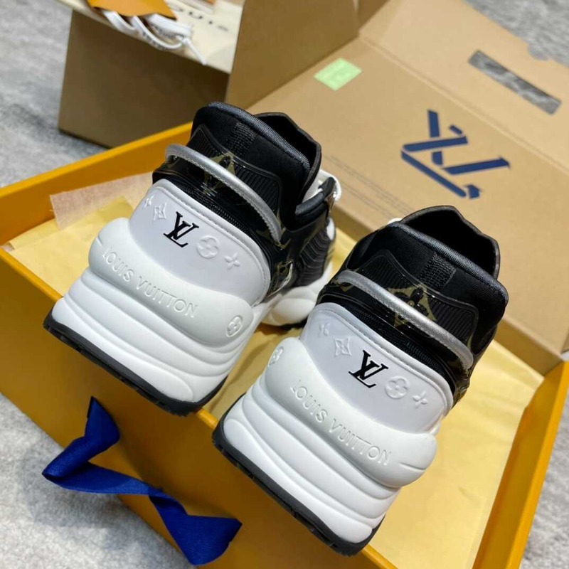 l**is V*t*n run 55 sneakers black