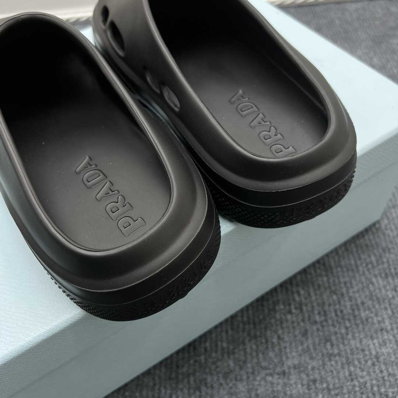 Pra*a foam rubber mules black