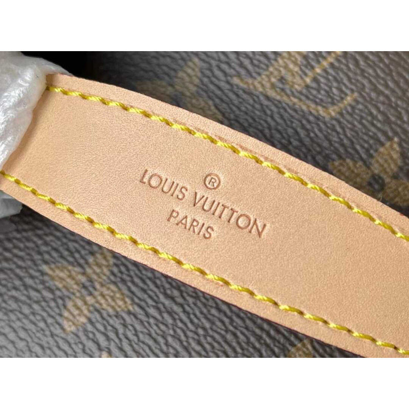 l**is V*t*n cosmetic bag