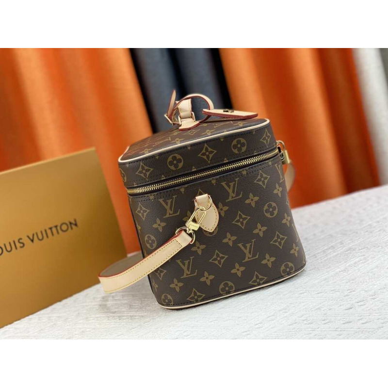 l**is V*t*n nice vanity cosmetic case