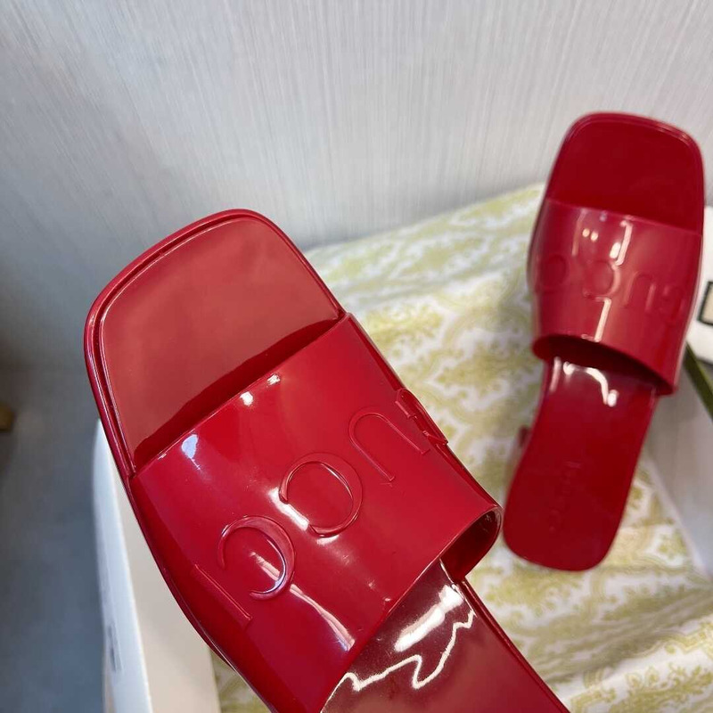 G*u*i women rubber slide sandal red