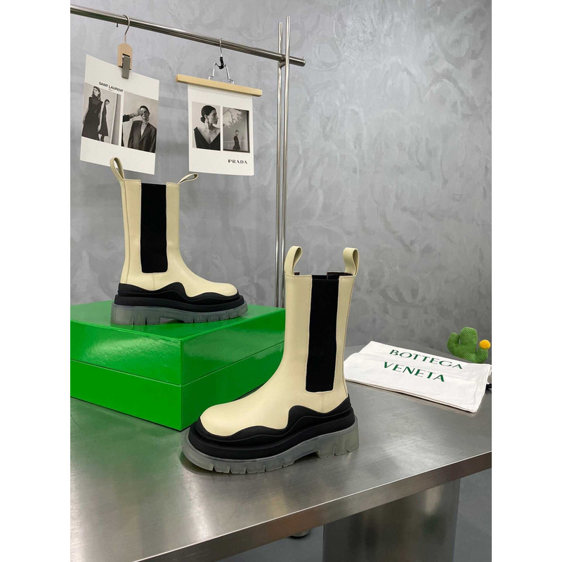 Bo*te*ga ve*ne*ta bv tire boots in white
