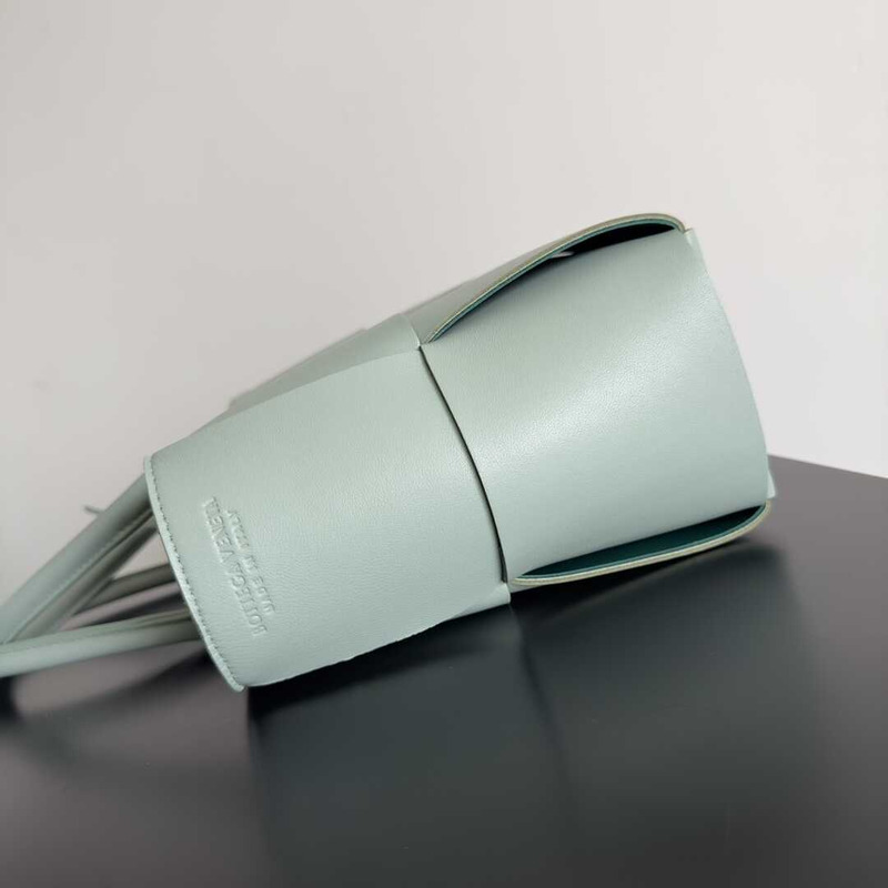 Bo*te*ga ve*ne*ta arco lambskin leather tote bag light green