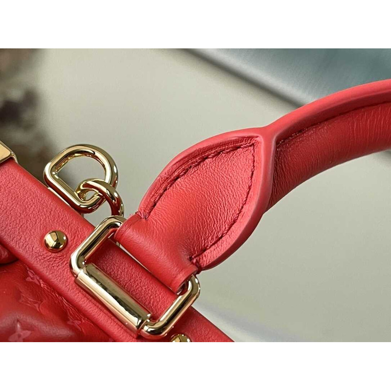 l**is V*t*n monogram clutch red