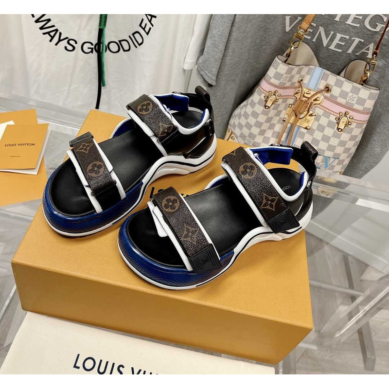 l**is V*t*n archlight sandal black and blue