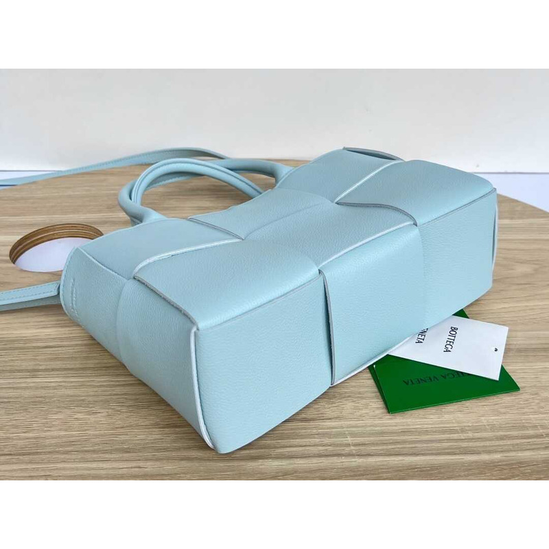 Bo*te*ga ve*ne*ta mini arco tote bag pale blue
