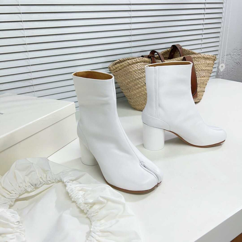 ma*s*n Ma*i*la tabi calfskin boots white