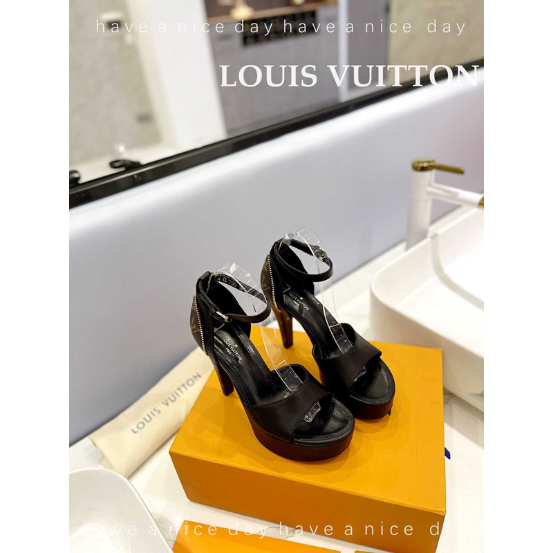 l**is V*t*n afterglow platform sandal monogram black