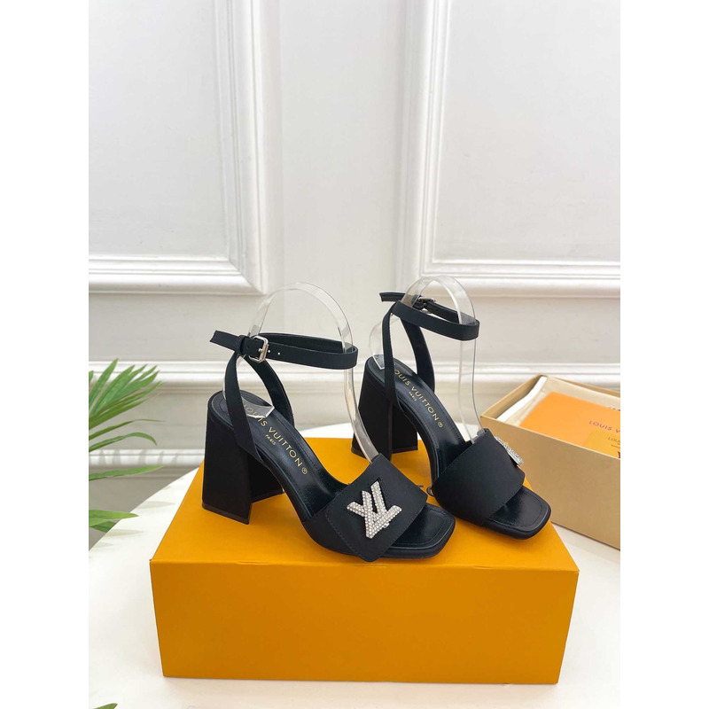 l**is V*t*n shake sandal black with white logo
