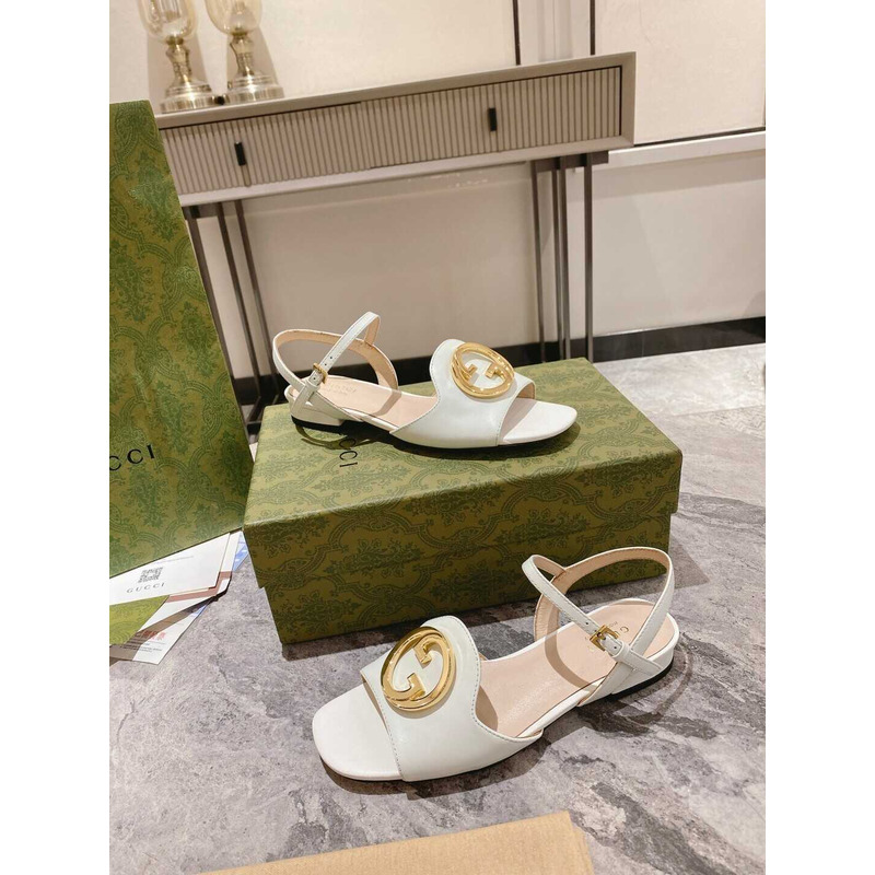 G*u*i logo-plaque leather sandals white