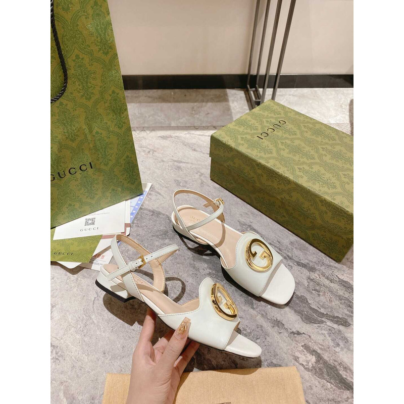 G*u*i logo-plaque leather sandals white
