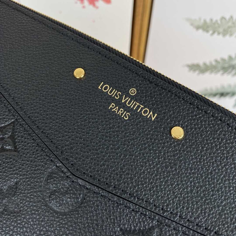 l**is V*t*n daily carry-on bag leather black