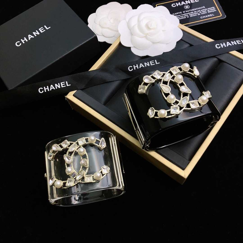 Ch*el iconic black & pearl cc logo cuff bracelet