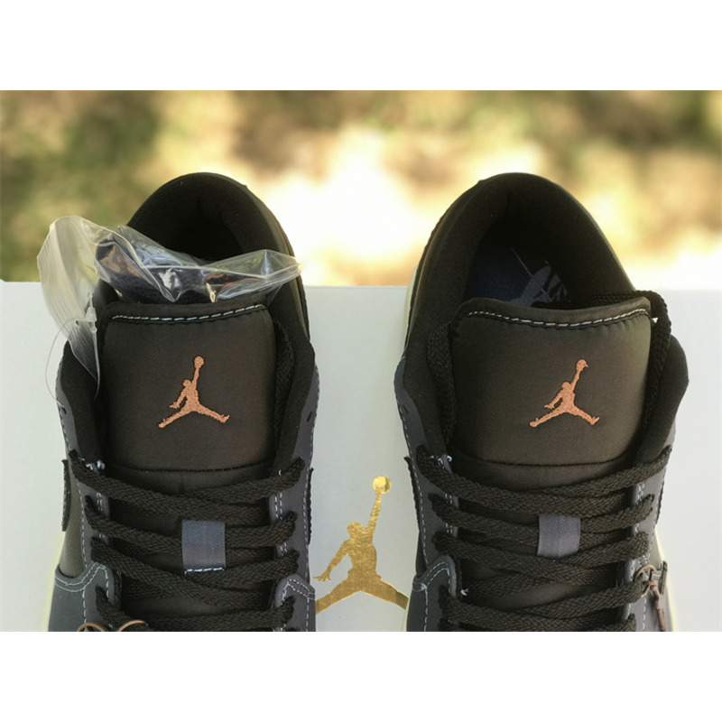 Jordan 1 Retro Low OG Mystic Navy