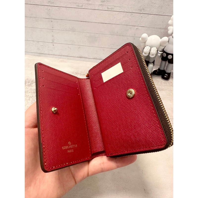 l**is V*t*n lou wallet