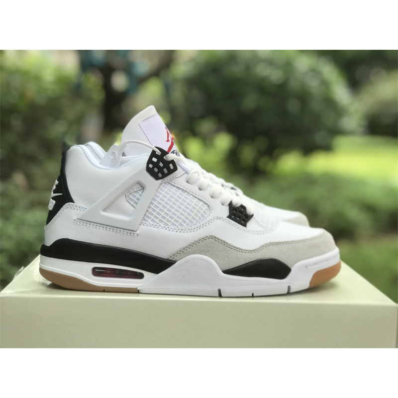 Jordan Retro 4 Sneaker Black And Grey