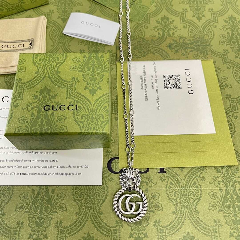 G*u*i gg vintage print necklace