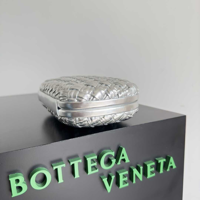 Bo*te*ga ve*ne*ta knot calfskin silver