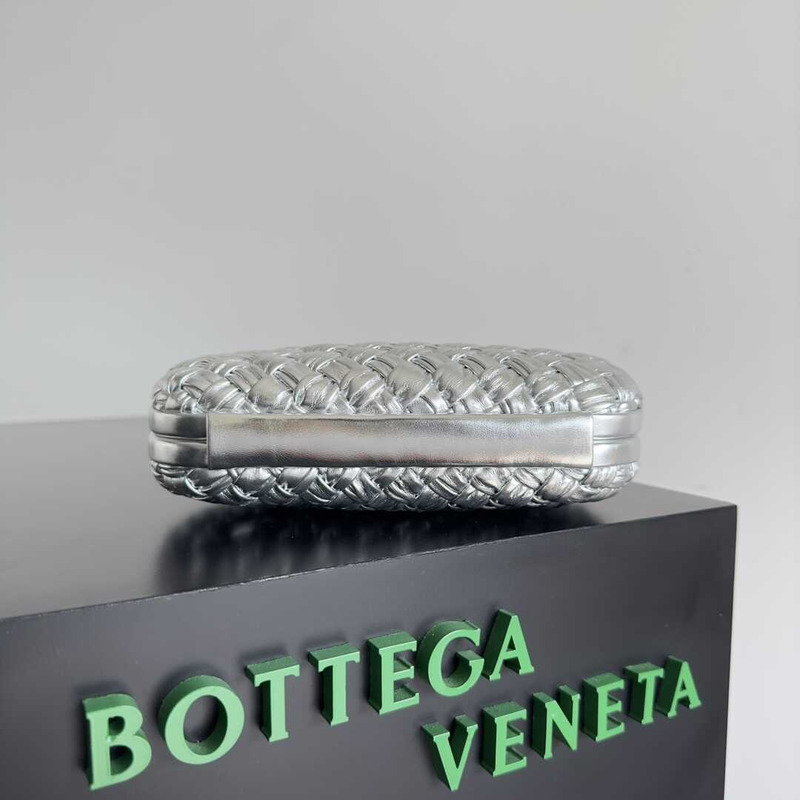 Bo*te*ga ve*ne*ta knot calfskin silver