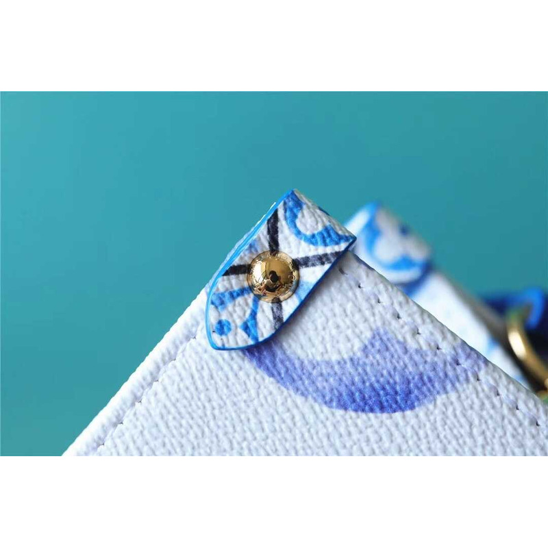 l**is V*t*n l**is V*t*n lv by the pool  on the go pm natural gradient blue