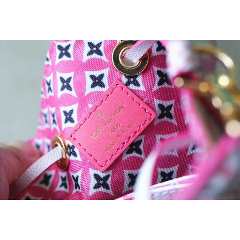 l**is V*t*n lv by the pool  néonoé bb pink