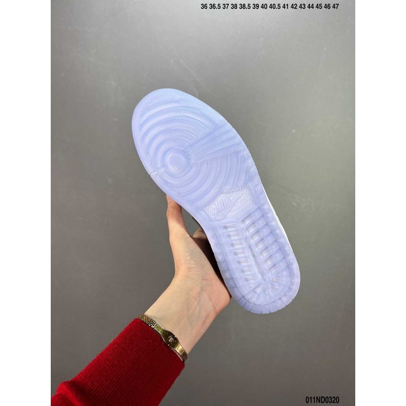 Jordan 1 Low Wolf Grey Sneaker