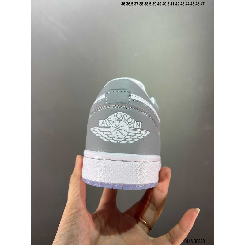 Jordan 1 Low Wolf Grey Sneaker