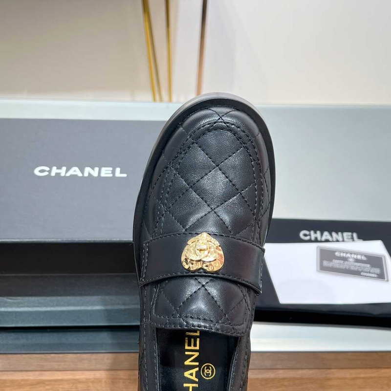Ch*el lambsin loafter black